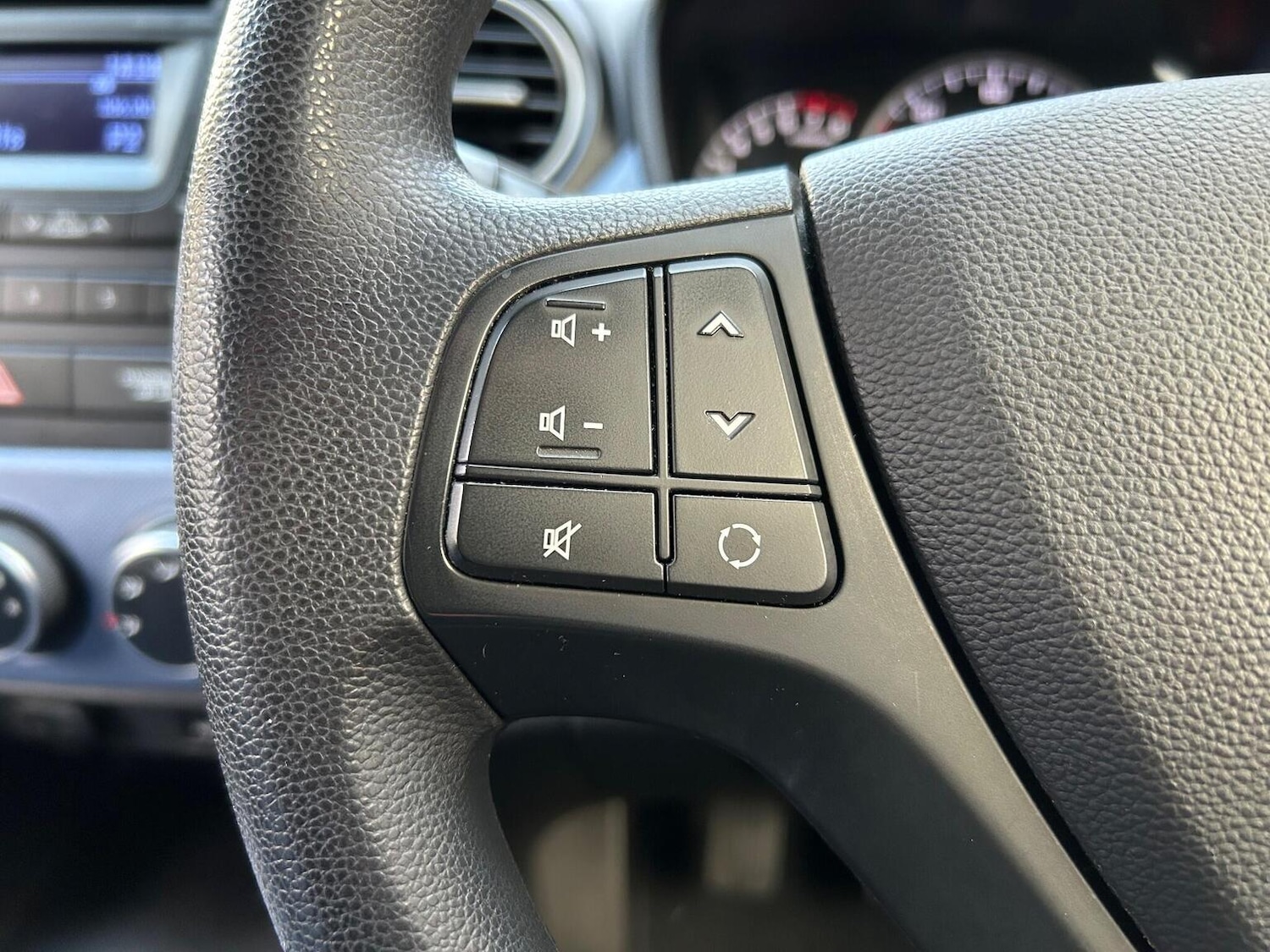 Used Hyundai i10 2015 for sale - 77014785: Photo 25