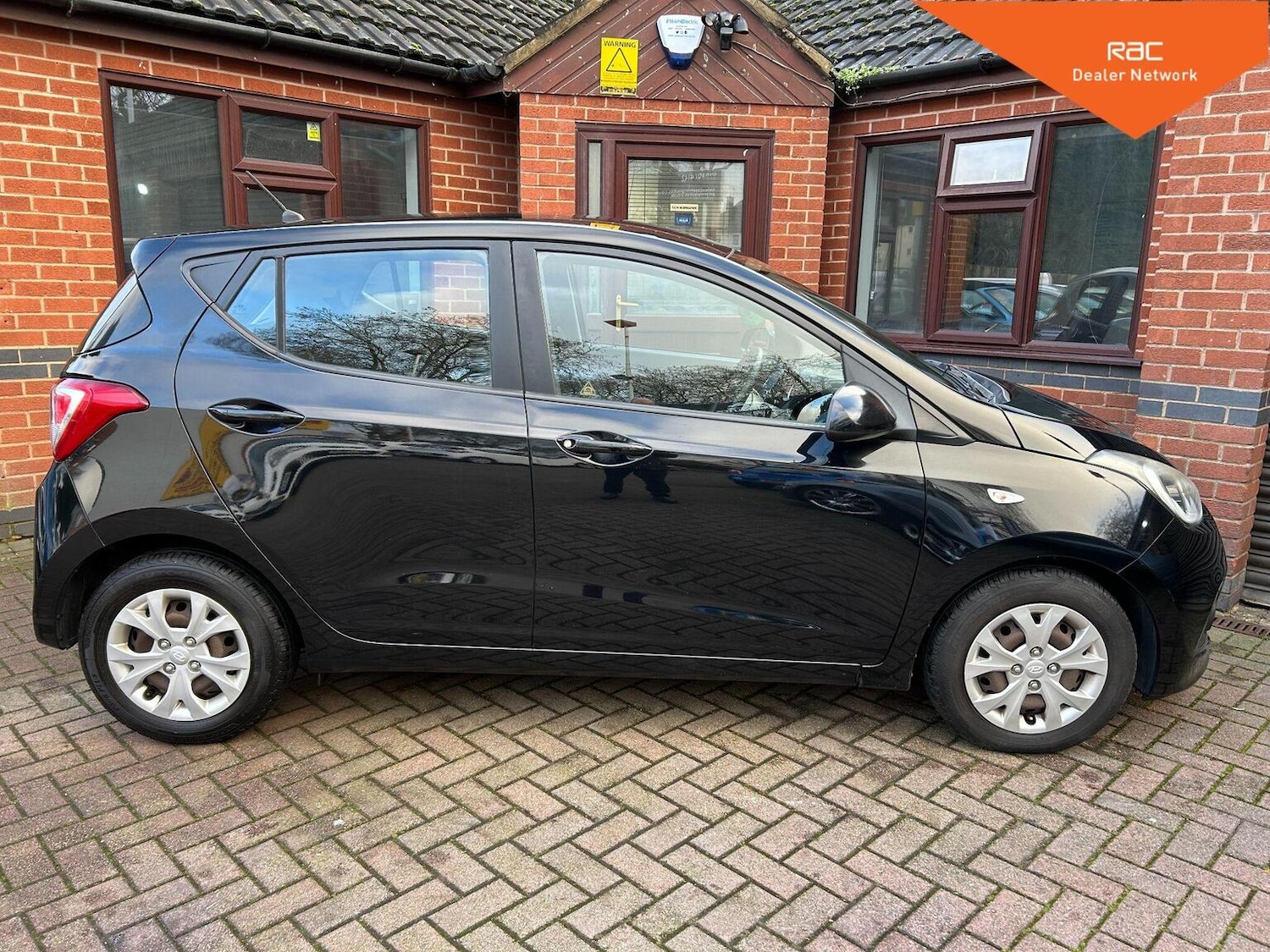 Used Hyundai i10 2015 for sale - 77014785: Photo 6
