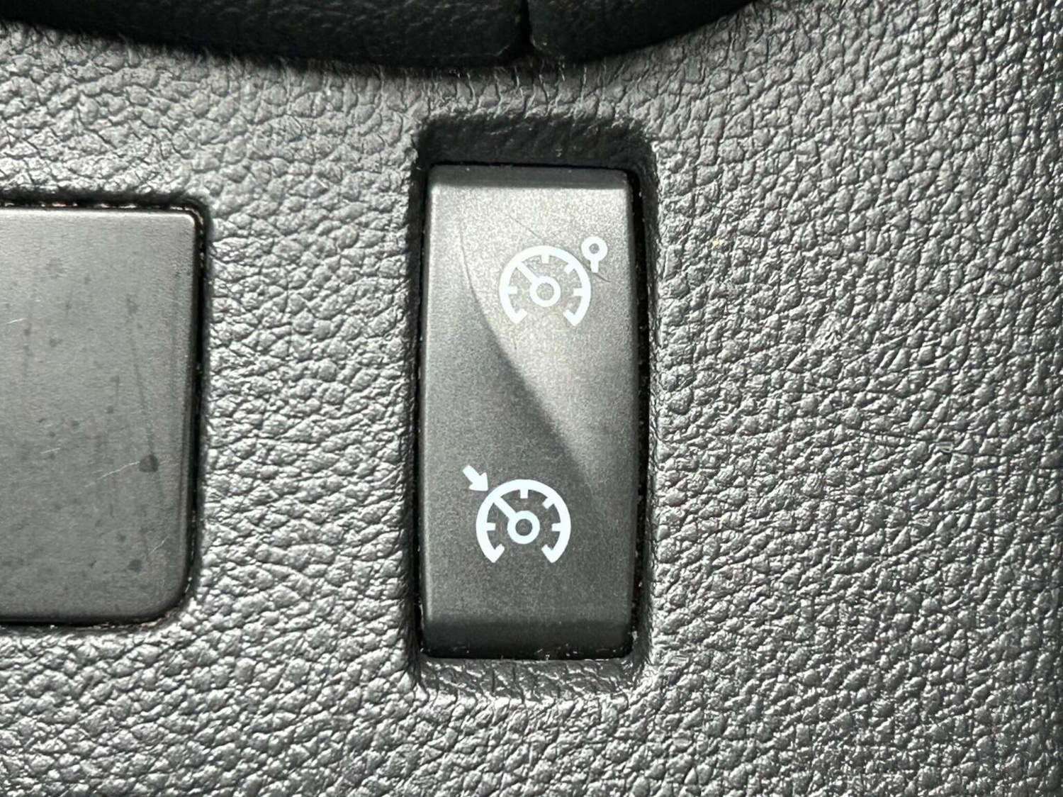 Used Renault Clio 2016 for sale - 77409539: Photo 36