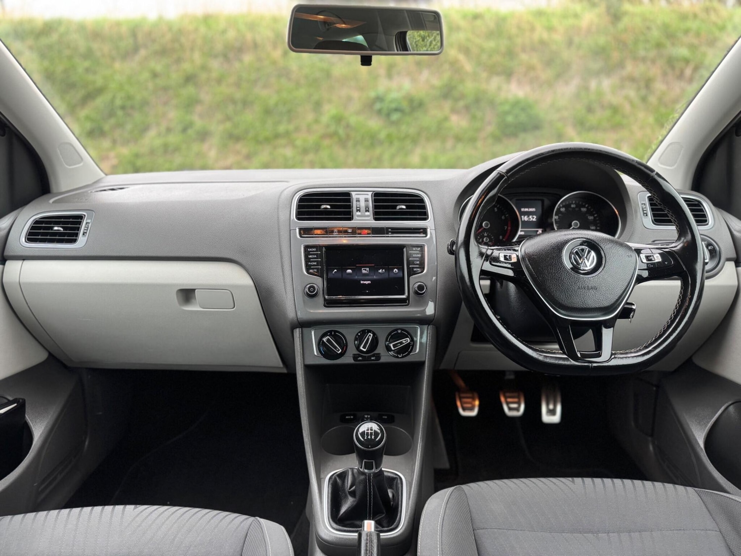 Used Volkswagen Polo 2015 for sale - 75977292: Photo 12