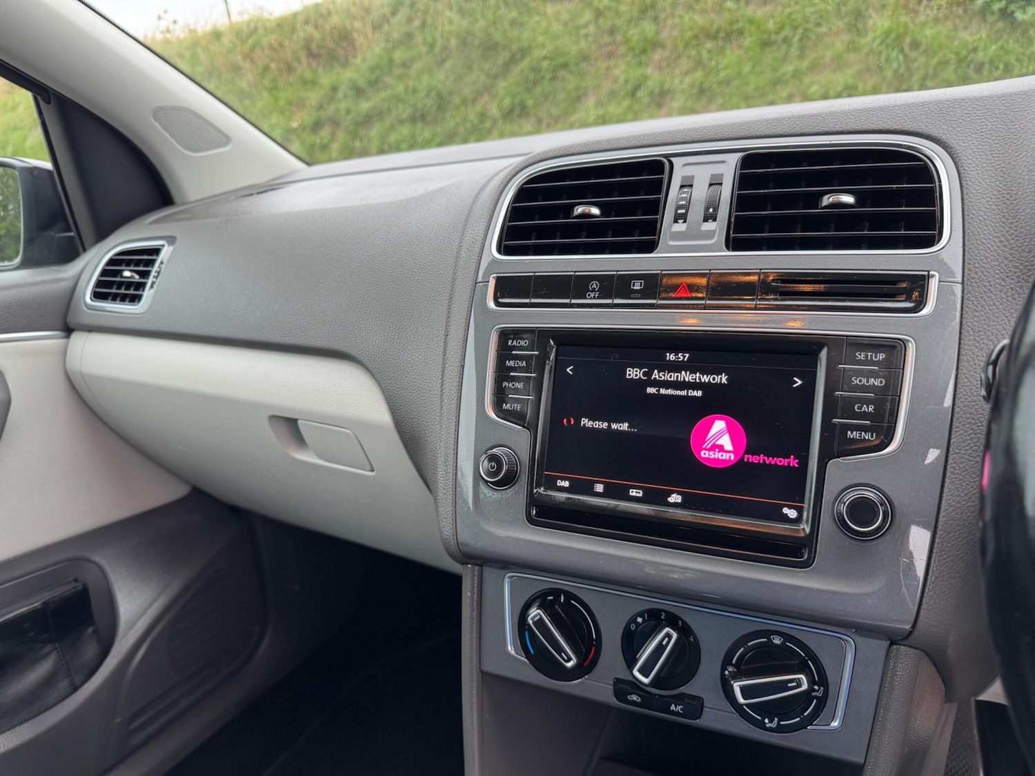 Used Volkswagen Polo 2015 for sale - 75977292: Photo 24