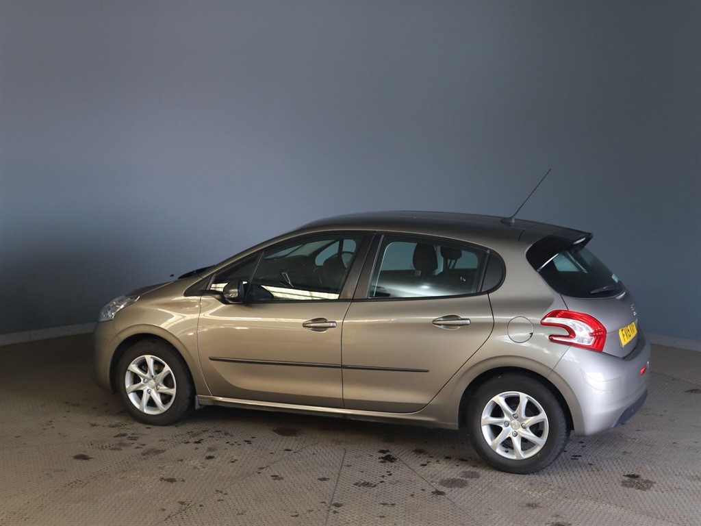 Used Peugeot 208 2015 for sale - 77833813: Photo 4