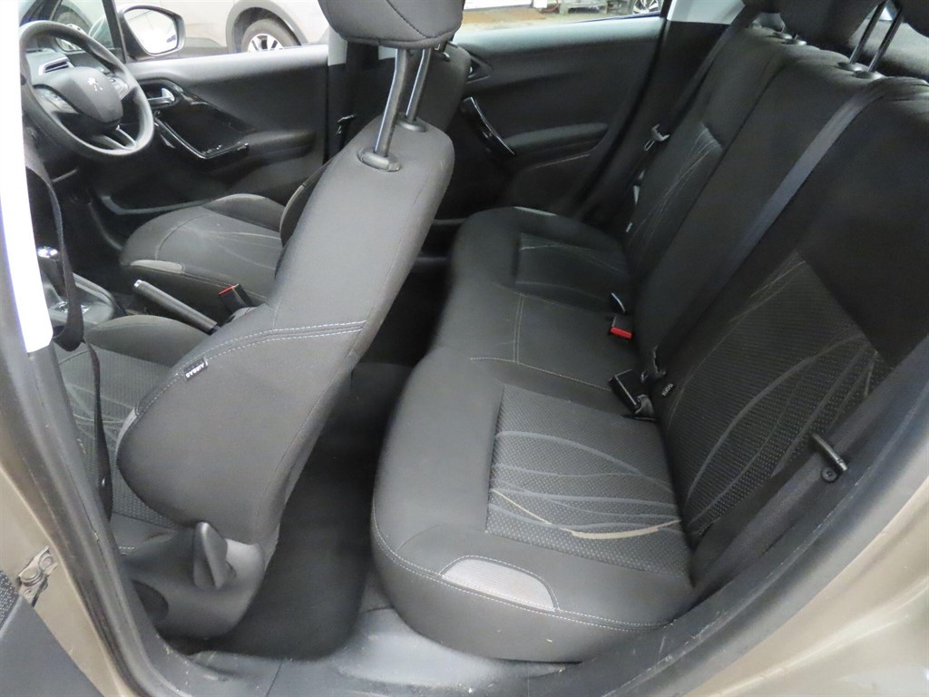 Used Peugeot 208 2015 for sale - 77833813: Photo 7