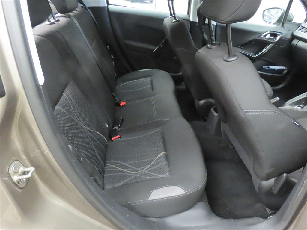 Used Peugeot 208 2015 for sale - 77833813: Photo 8