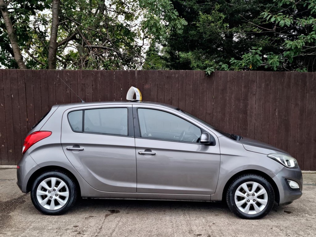 Used Hyundai i20 2012 for sale - 76276962: Photo 7