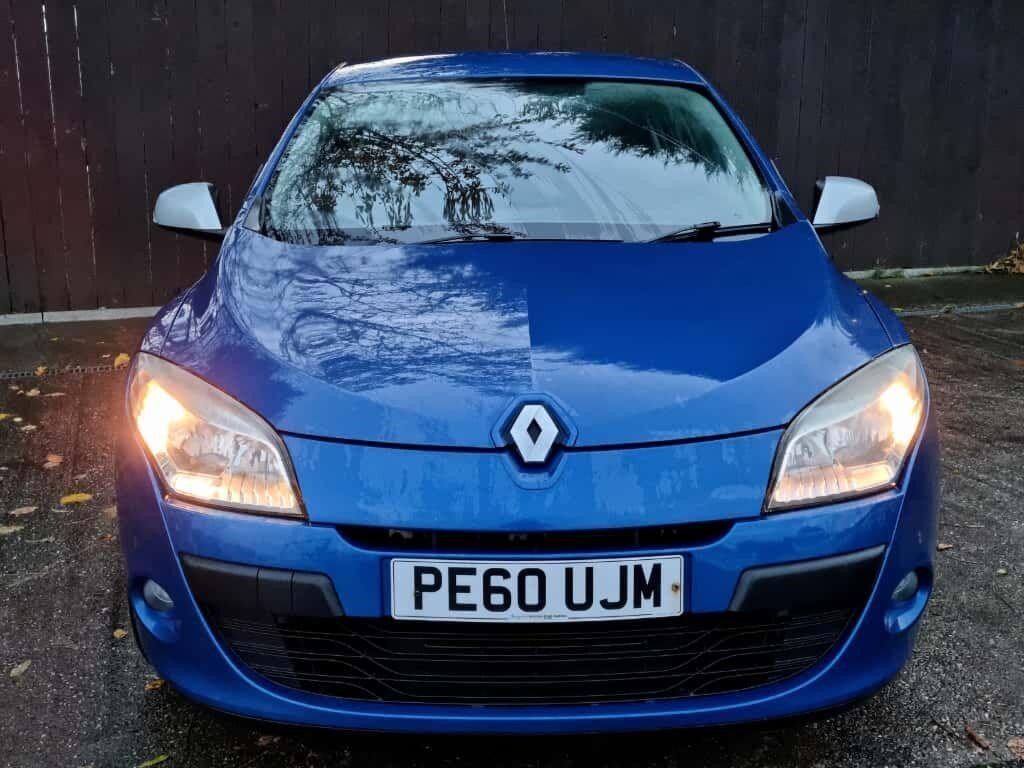 Used Renault Megane 2010 for sale - 76487684: Photo 2
