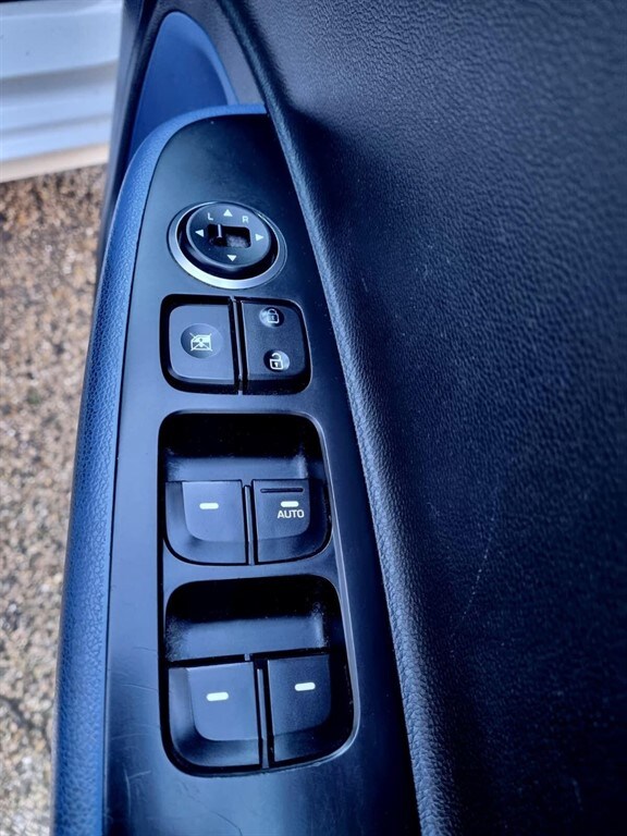 Used Hyundai i10 2015 for sale - 76766592: Photo 13