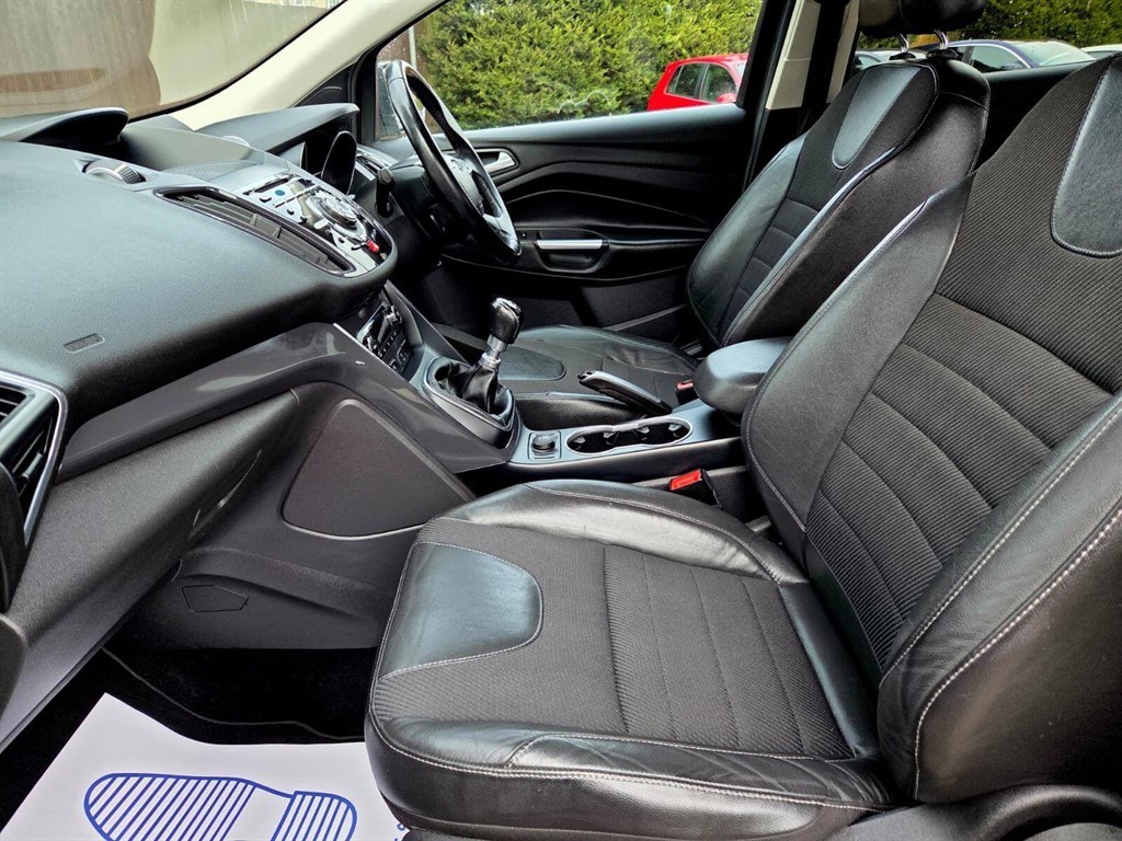 Used Ford Kuga 2015 for sale - 77653377: Photo 21