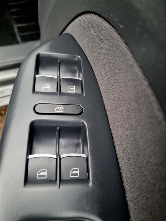 Used Volkswagen Touran 2012 for sale - 76351110: Photo 21