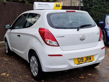 Used Hyundai i20 2013 for sale - 76532402: Photo