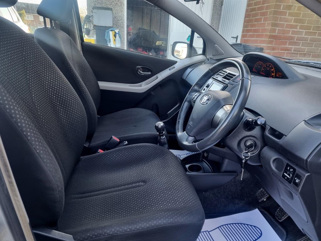 Used Toyota Yaris 2011 for sale - 76908266: Photo 10