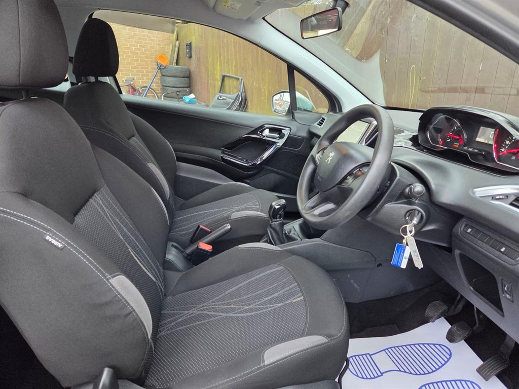 Used Peugeot 208 2015 for sale - 77848365: Photo 10