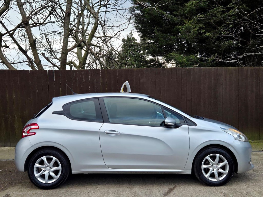 Used Peugeot 208 2015 for sale - 77848365: Photo 7