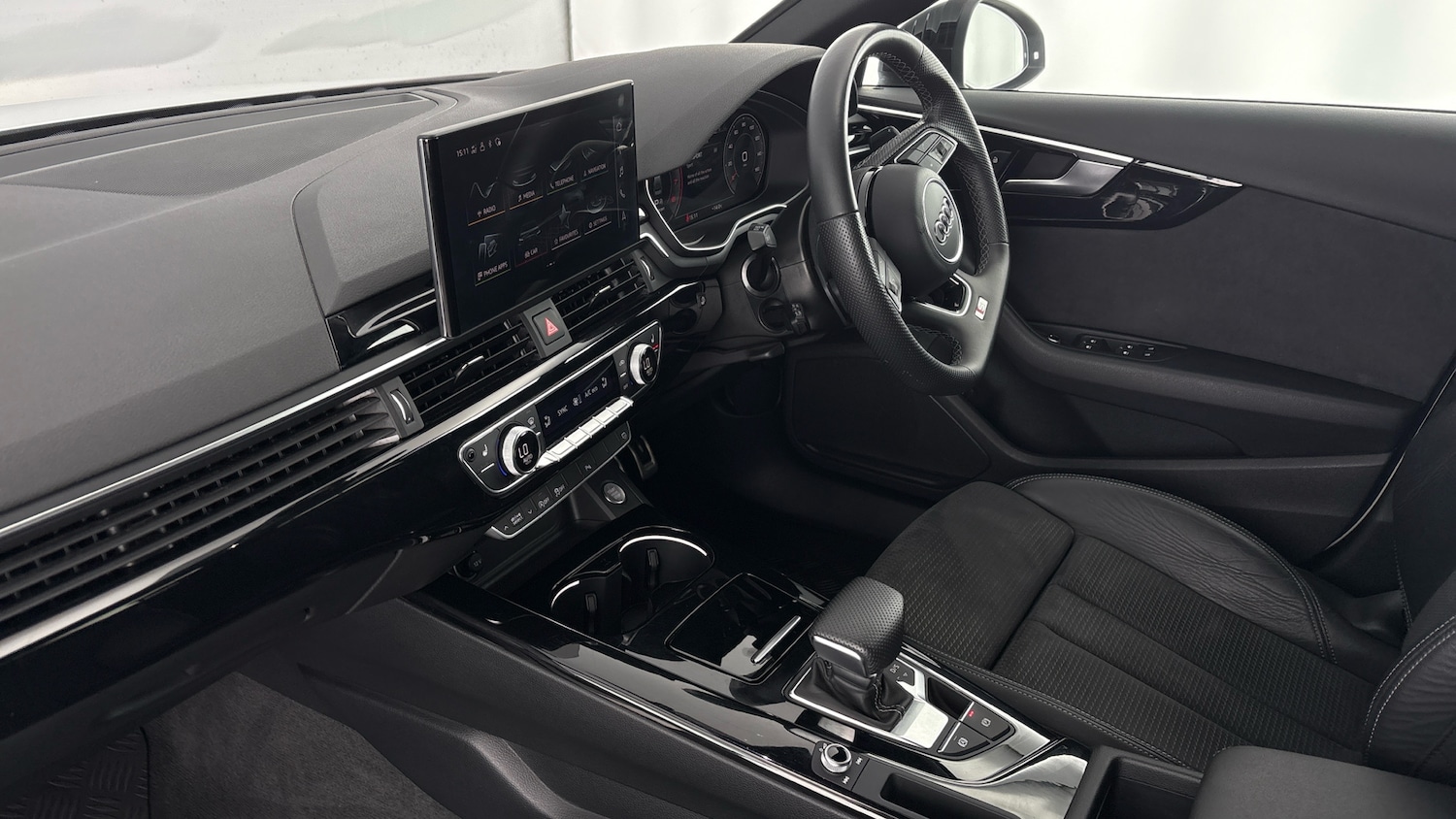 Used Audi A4 2022 for sale - 77602667: Photo 2