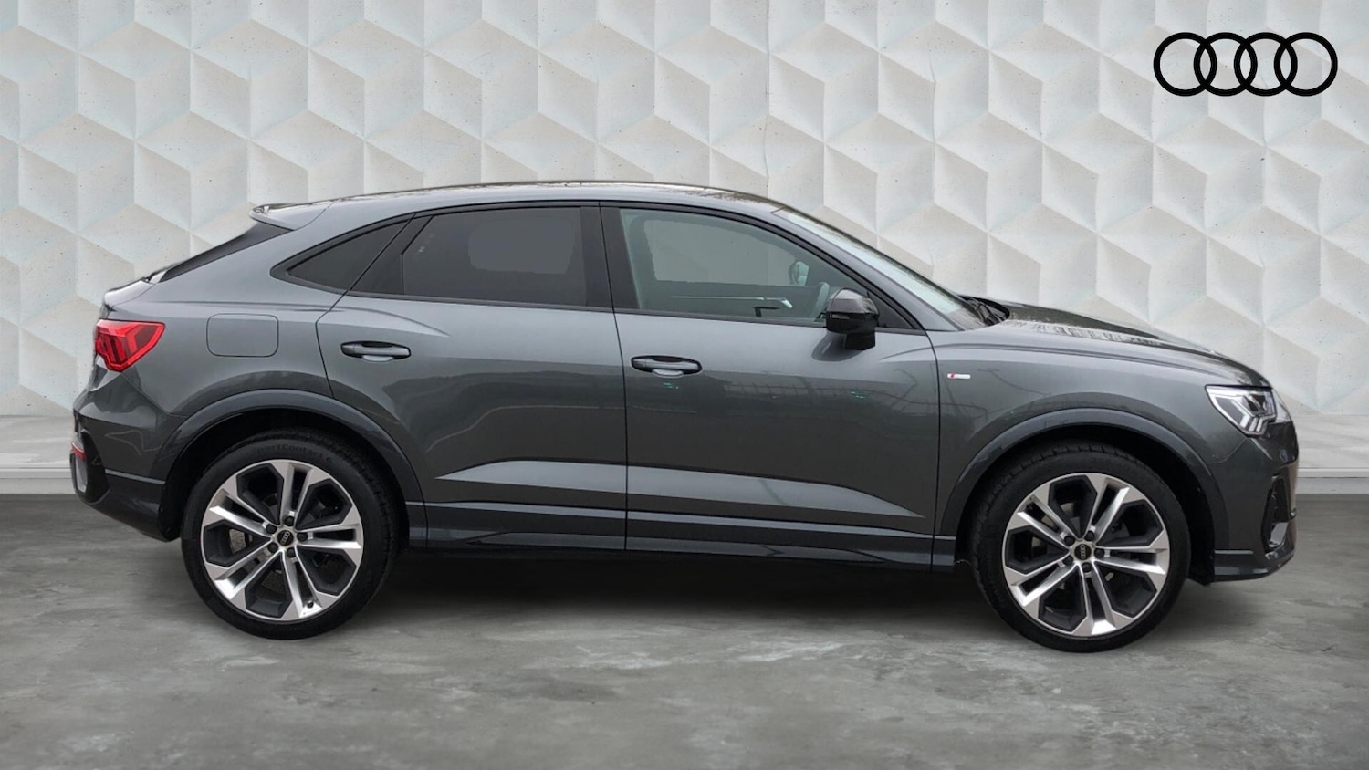 Used Audi Q3 2023 for sale - 77602708: Photo 4