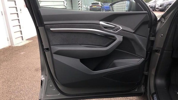 Used Audi Q8 2024 for sale - 75632700: Photo 16