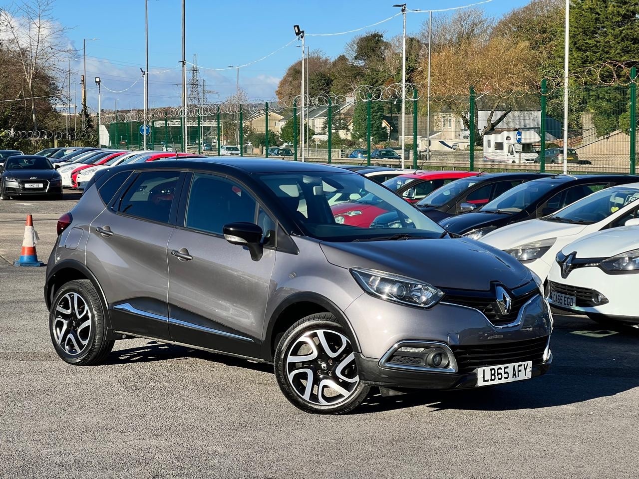 Used Renault Captur 2016 for sale - 76710447: Photo 2