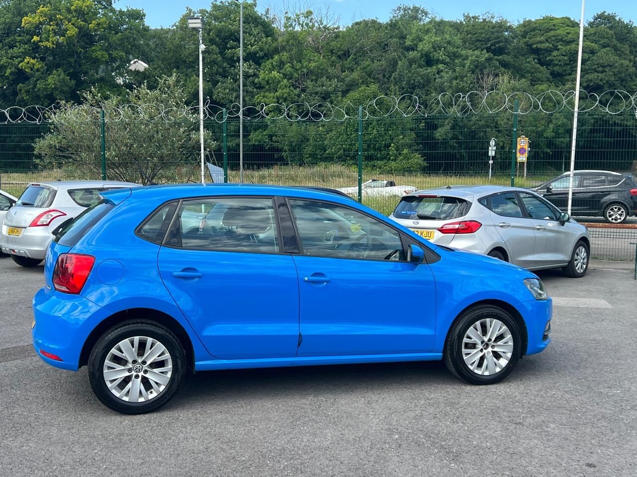 Used Volkswagen Polo 2014 for sale - 76330120: Photo 2