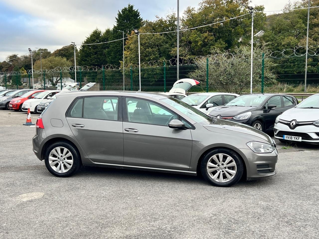 Used Volkswagen Golf 2014 for sale - 76403191: Photo 2