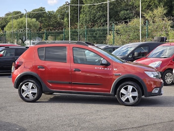 Used Dacia Sandero Stepway 2018 for sale - 79611852: Photo
