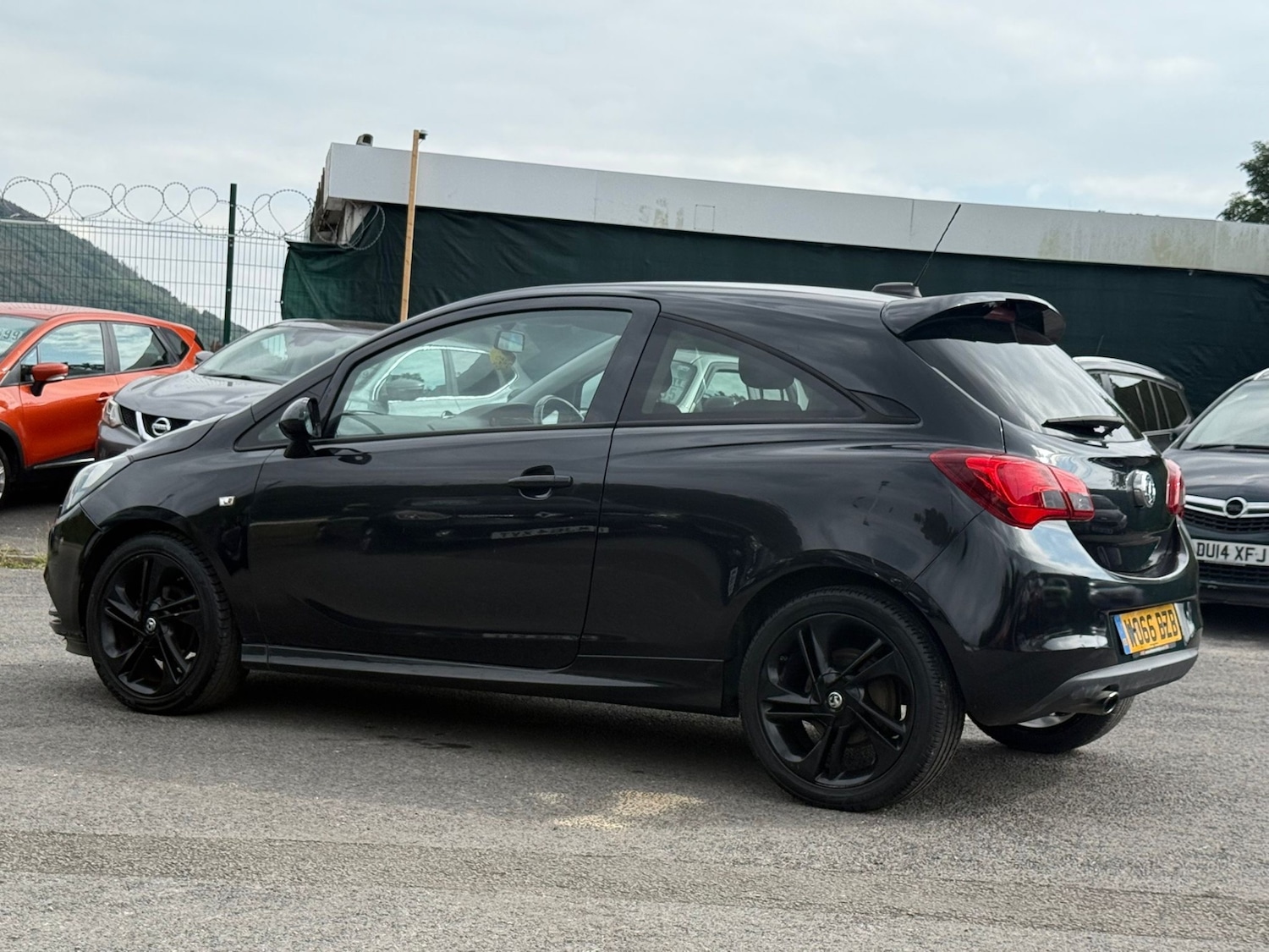 Used Vauxhall Corsa 2017 for sale - 76437104: Photo 2