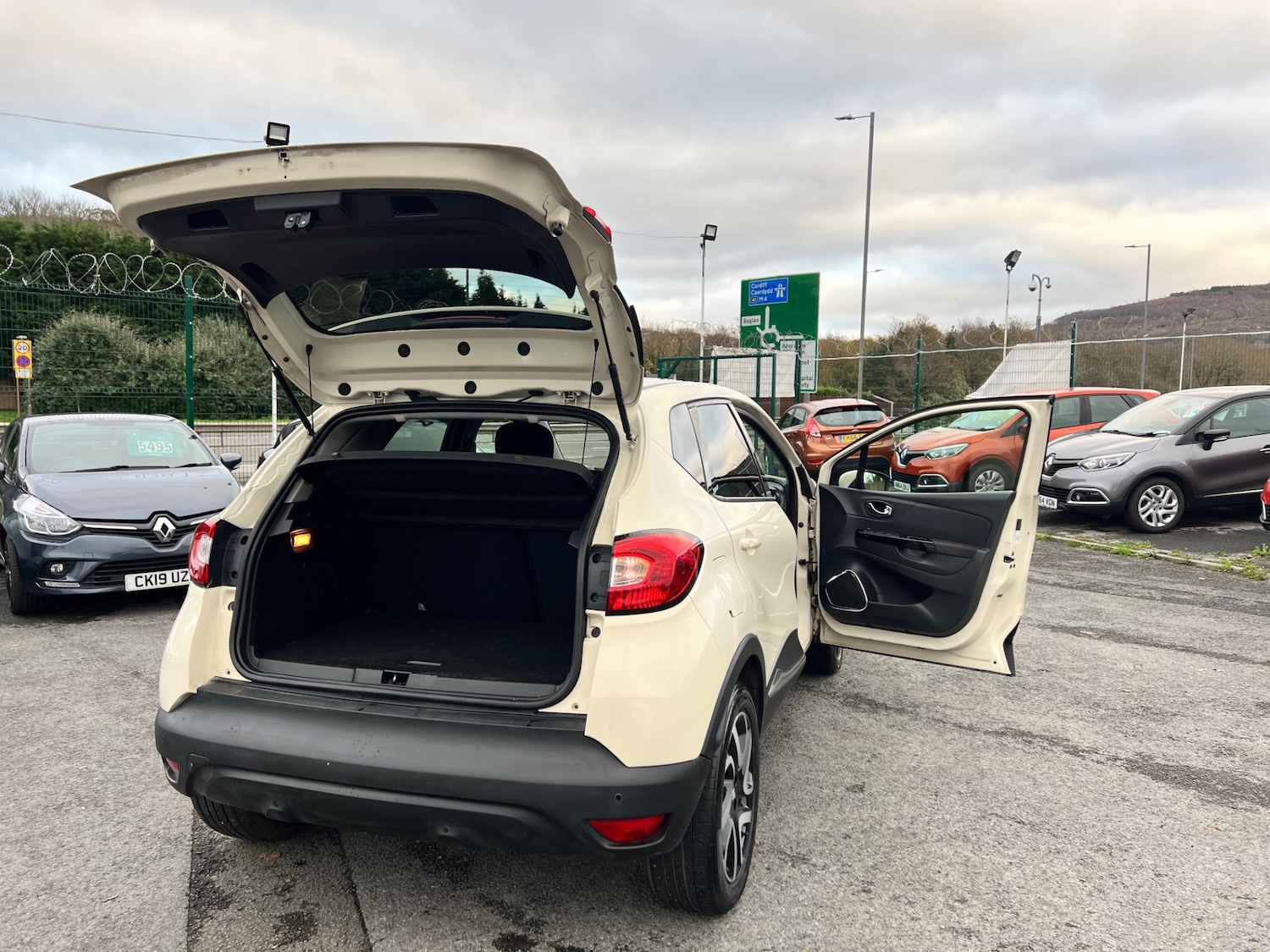 Used Renault Captur 2014 for sale - 76590224: Photo 17