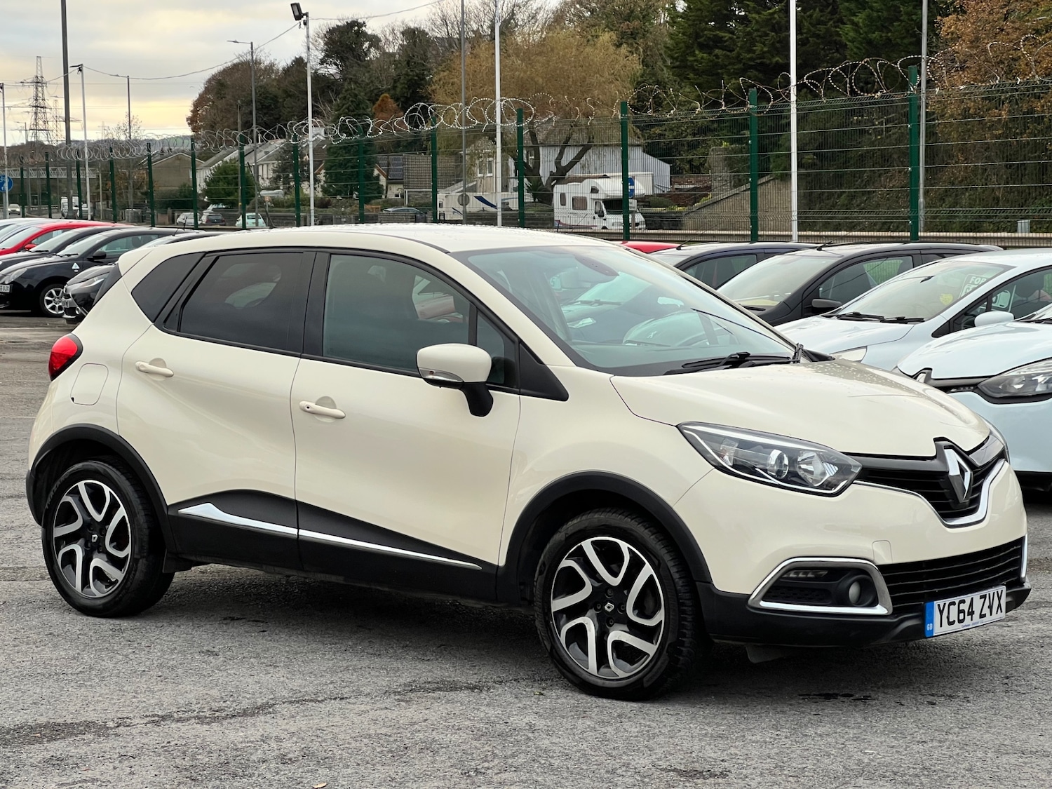 Used Renault Captur 2014 for sale - 76590224: Photo 2