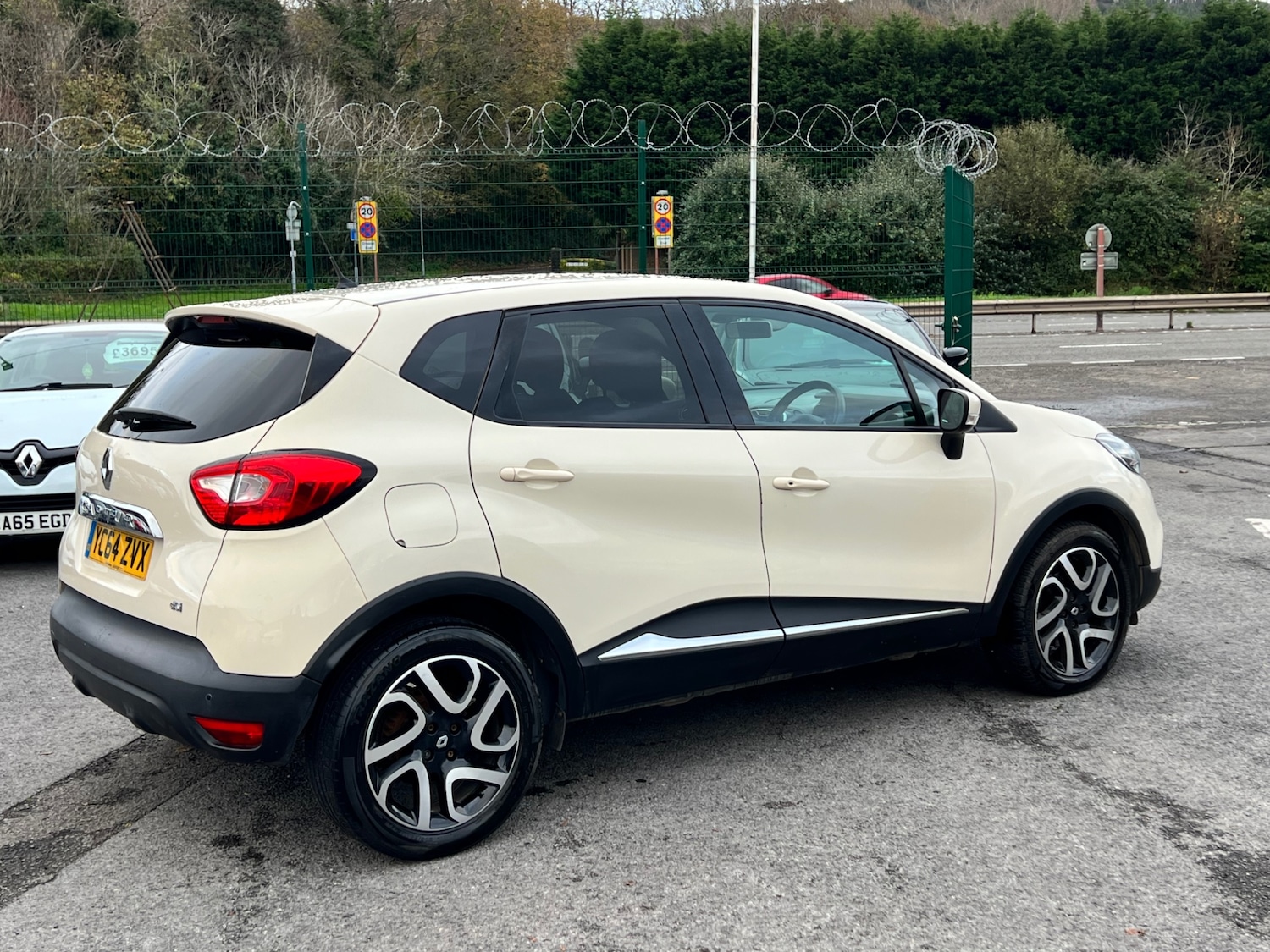 Used Renault Captur 2014 for sale - 76590224: Photo 4