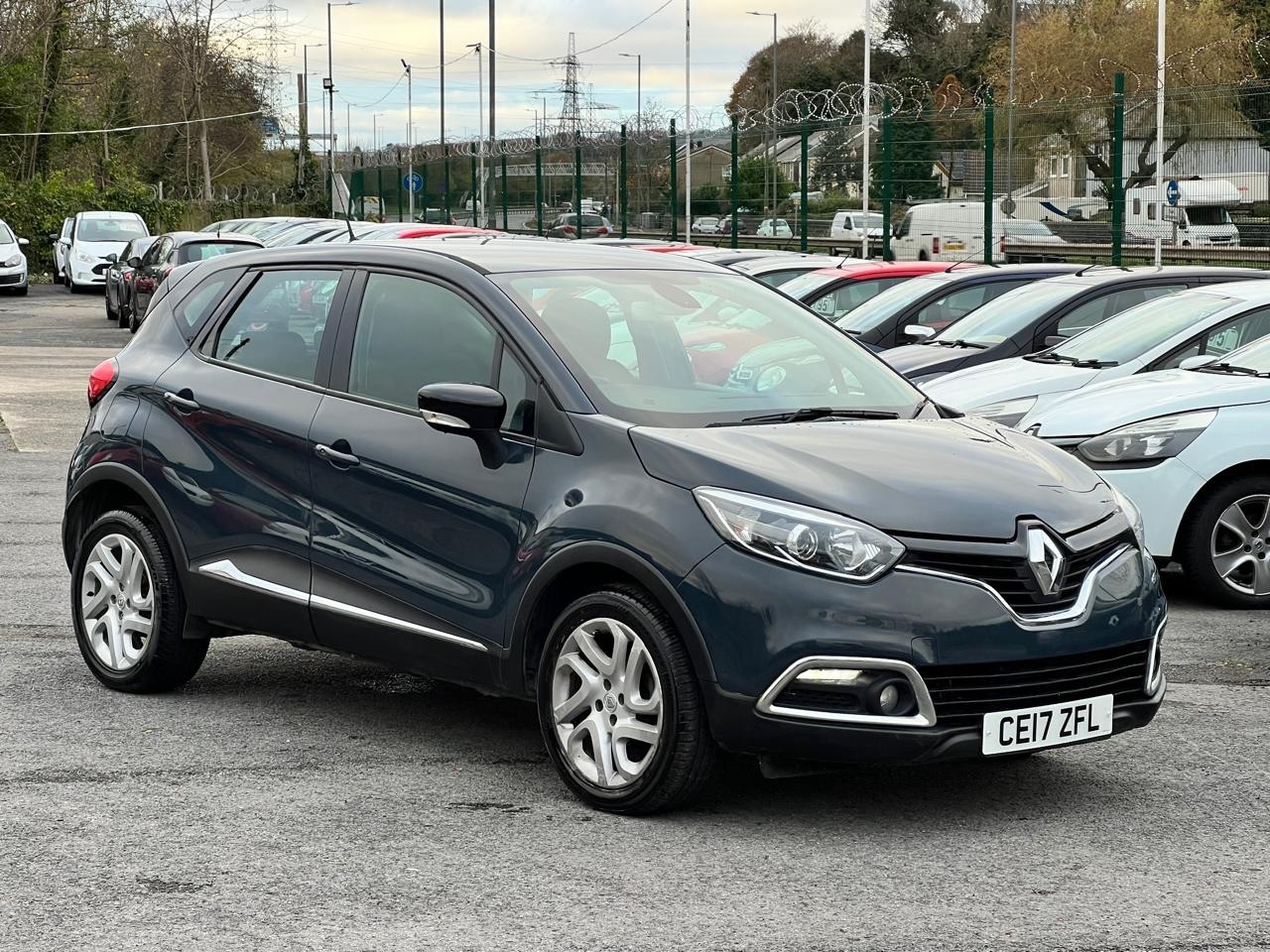 Used Renault Captur 2017 for sale - 76599969: Photo 2