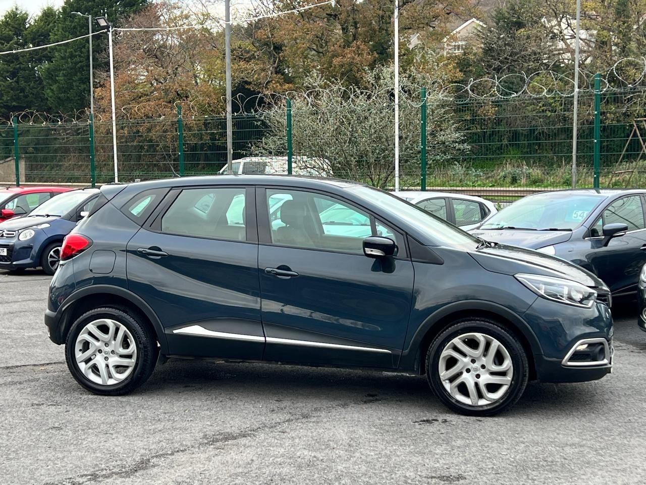 Used Renault Captur 2017 for sale - 76599969: Photo 3