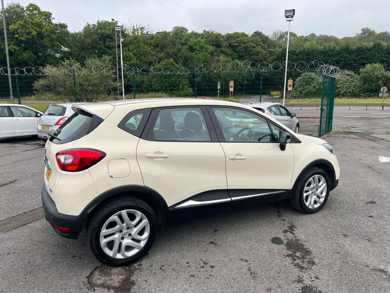 Used Renault Captur 2017 for sale - 77832071: Photo 10