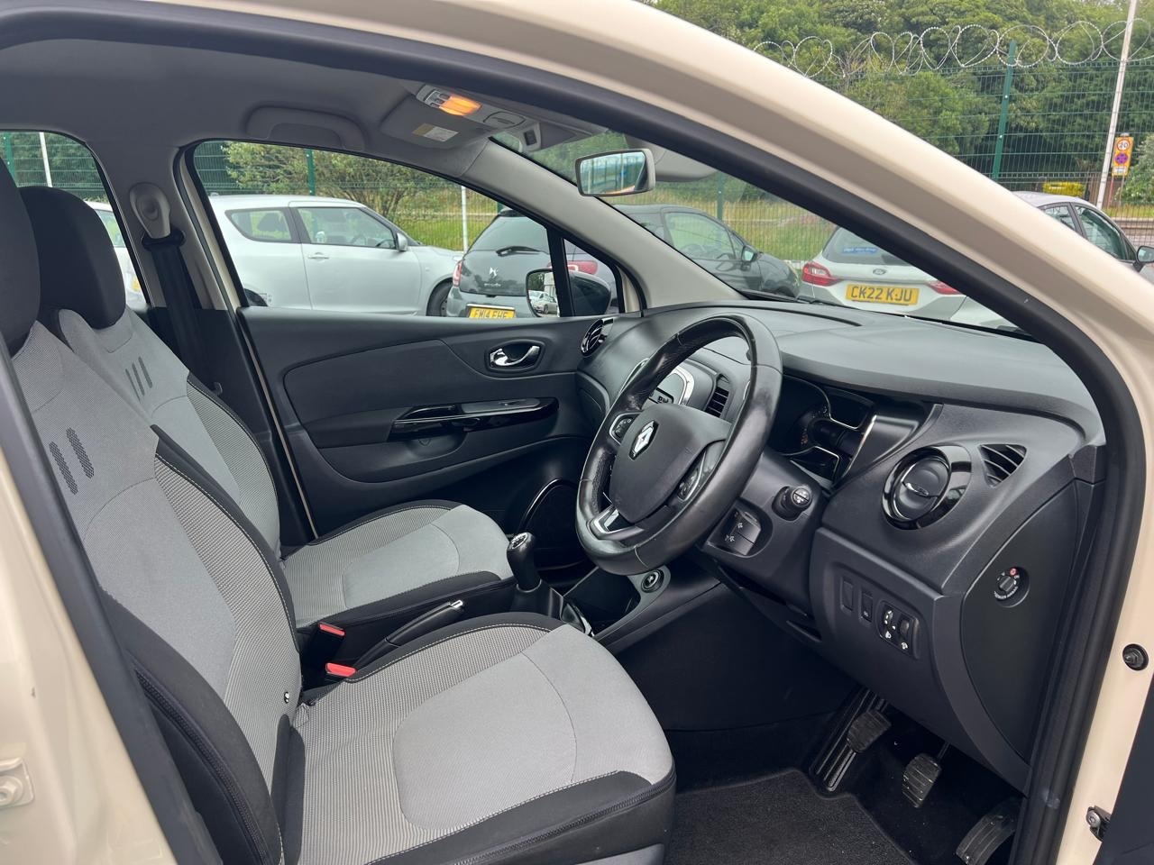 Used Renault Captur 2017 for sale - 77832071: Photo 11