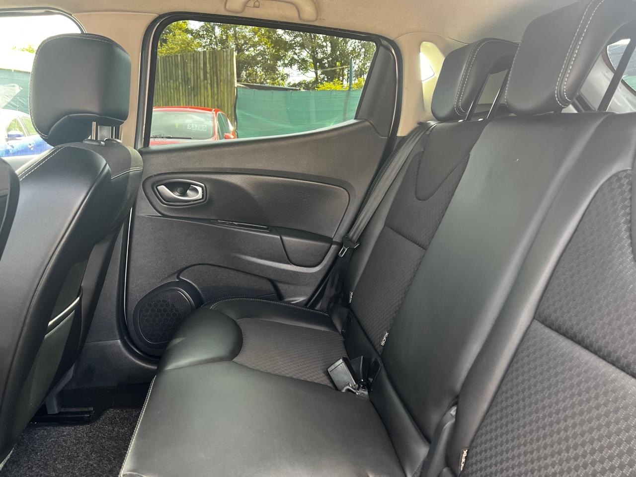 Used Renault Clio 2018 for sale - 76364368: Photo 12