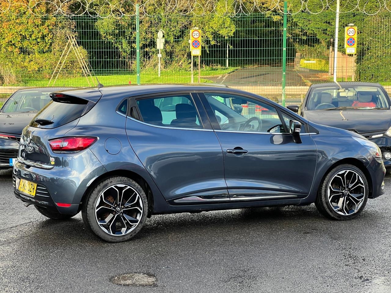 Used Renault Clio 2019 for sale - 76403181: Photo 2
