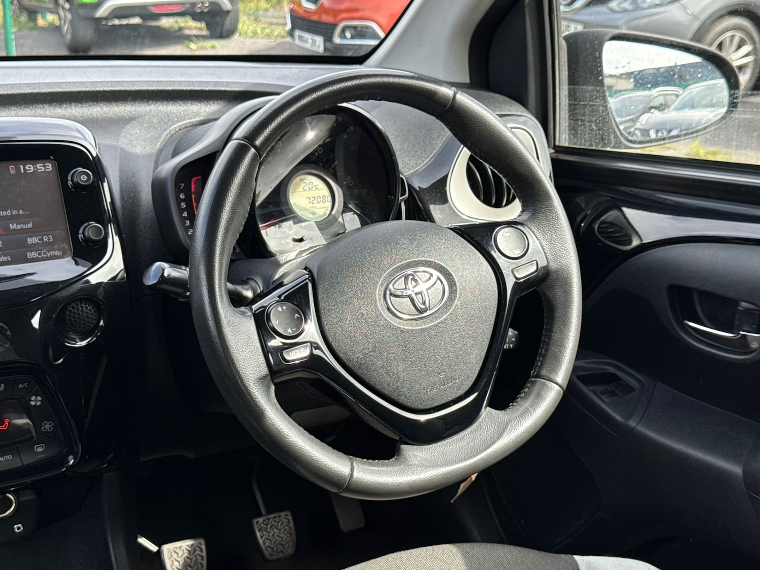 Used Toyota AYGO 2015 for sale - 77207569: Photo 20