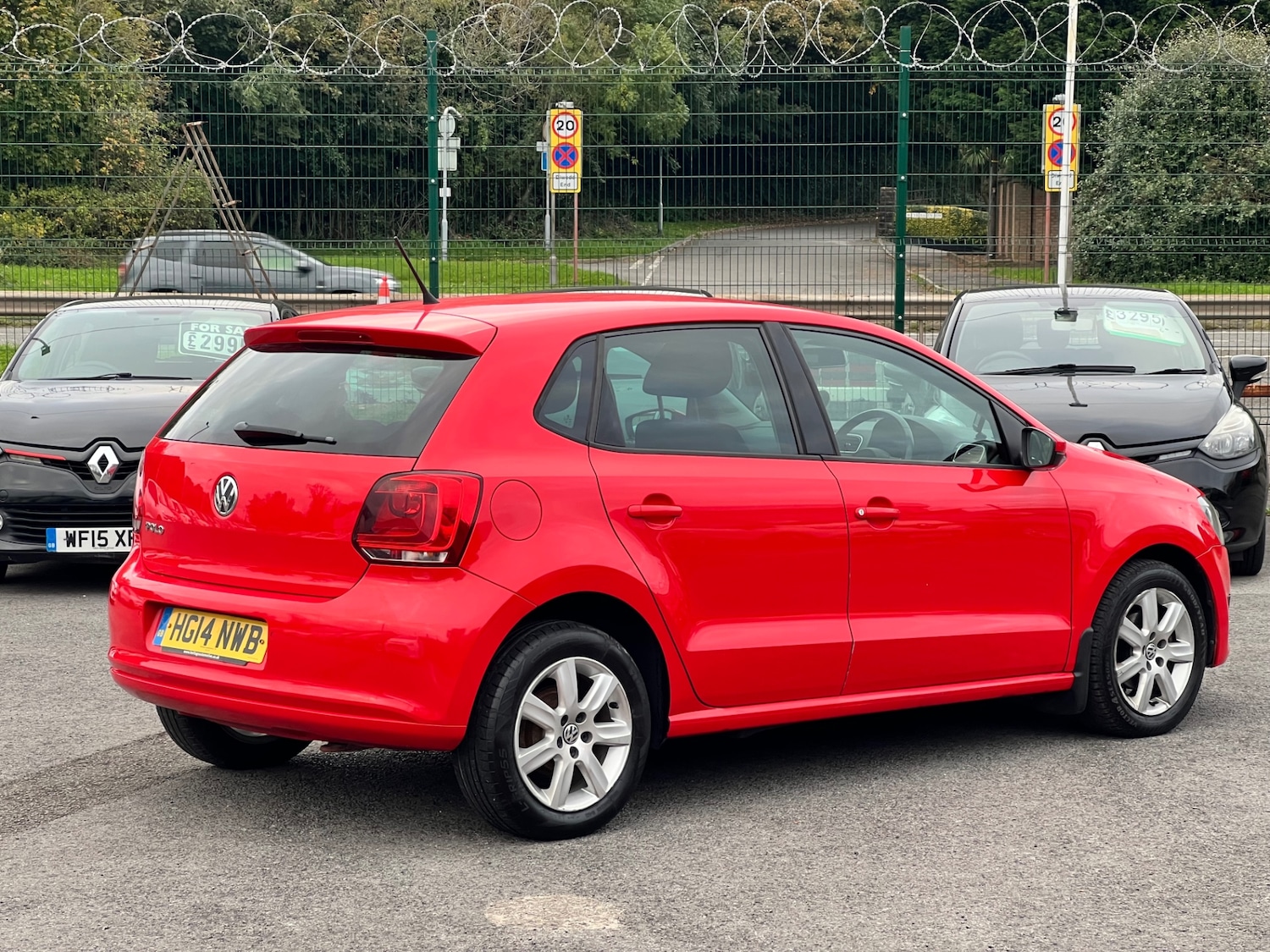 Used Volkswagen Polo 2014 for sale - 76252451: Photo 3