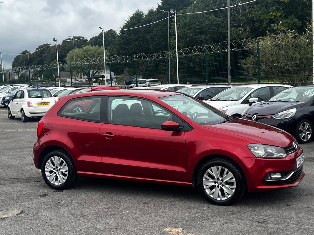Used Volkswagen Polo 2014 for sale - 76340670: Photo 2