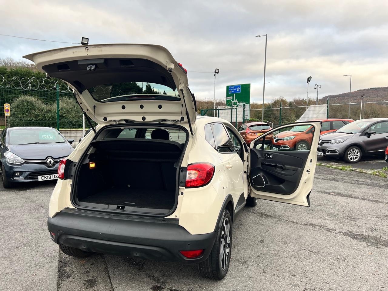 Used Renault Captur 2014 for sale - 76969437: Photo 17