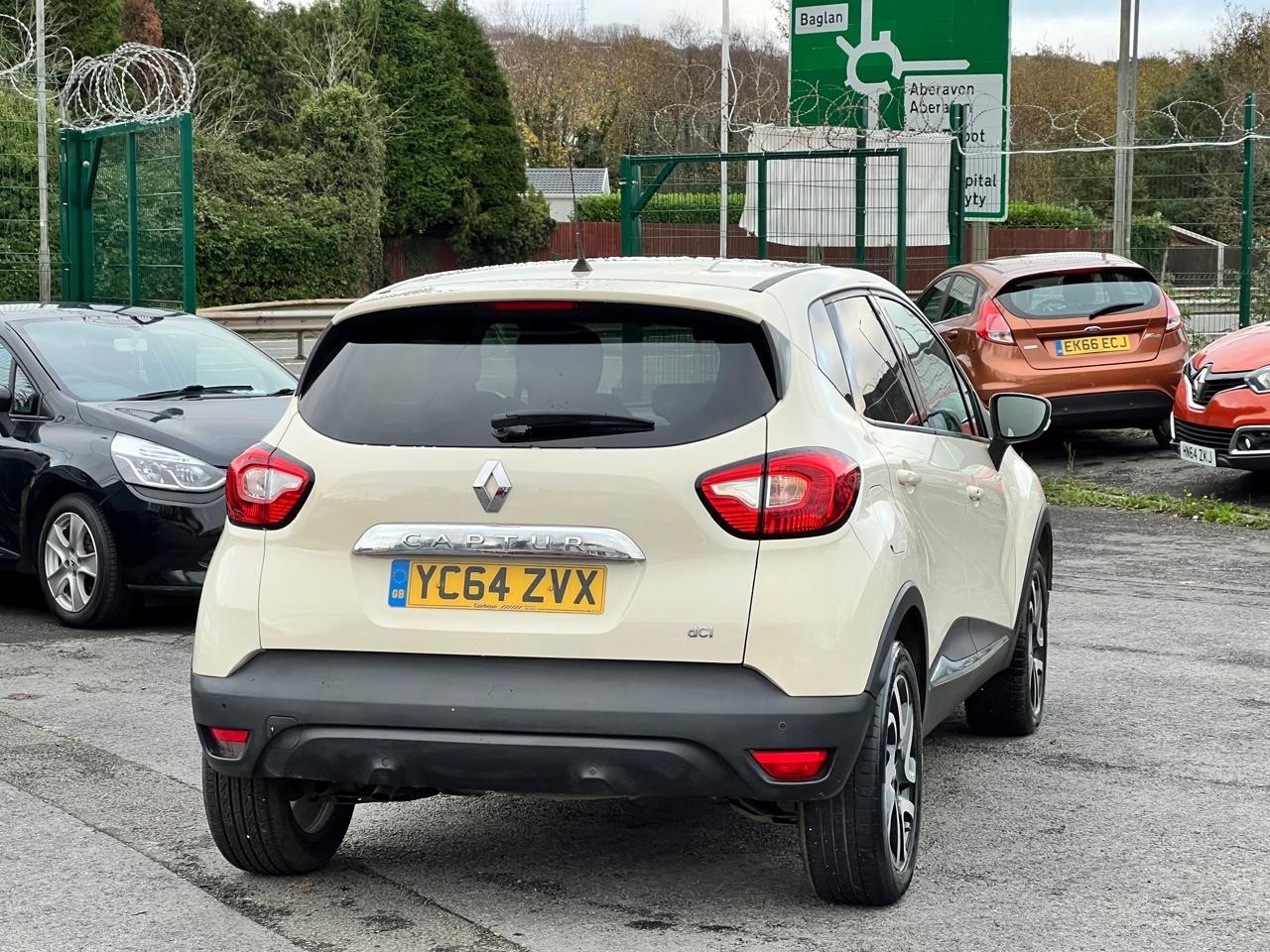 Used Renault Captur 2014 for sale - 76969437: Photo 5