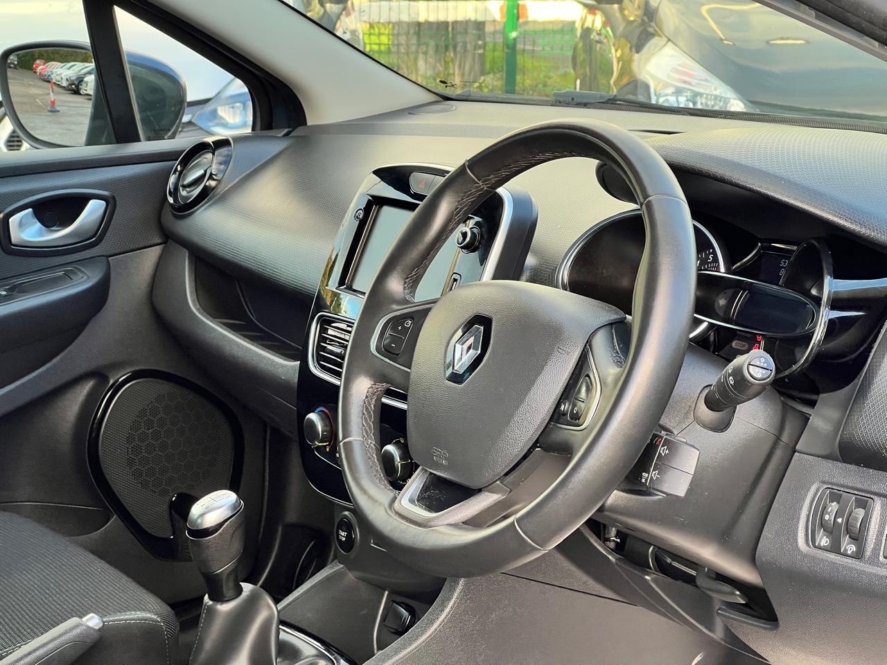 Used Renault Clio 2019 for sale - 76862191: Photo 11