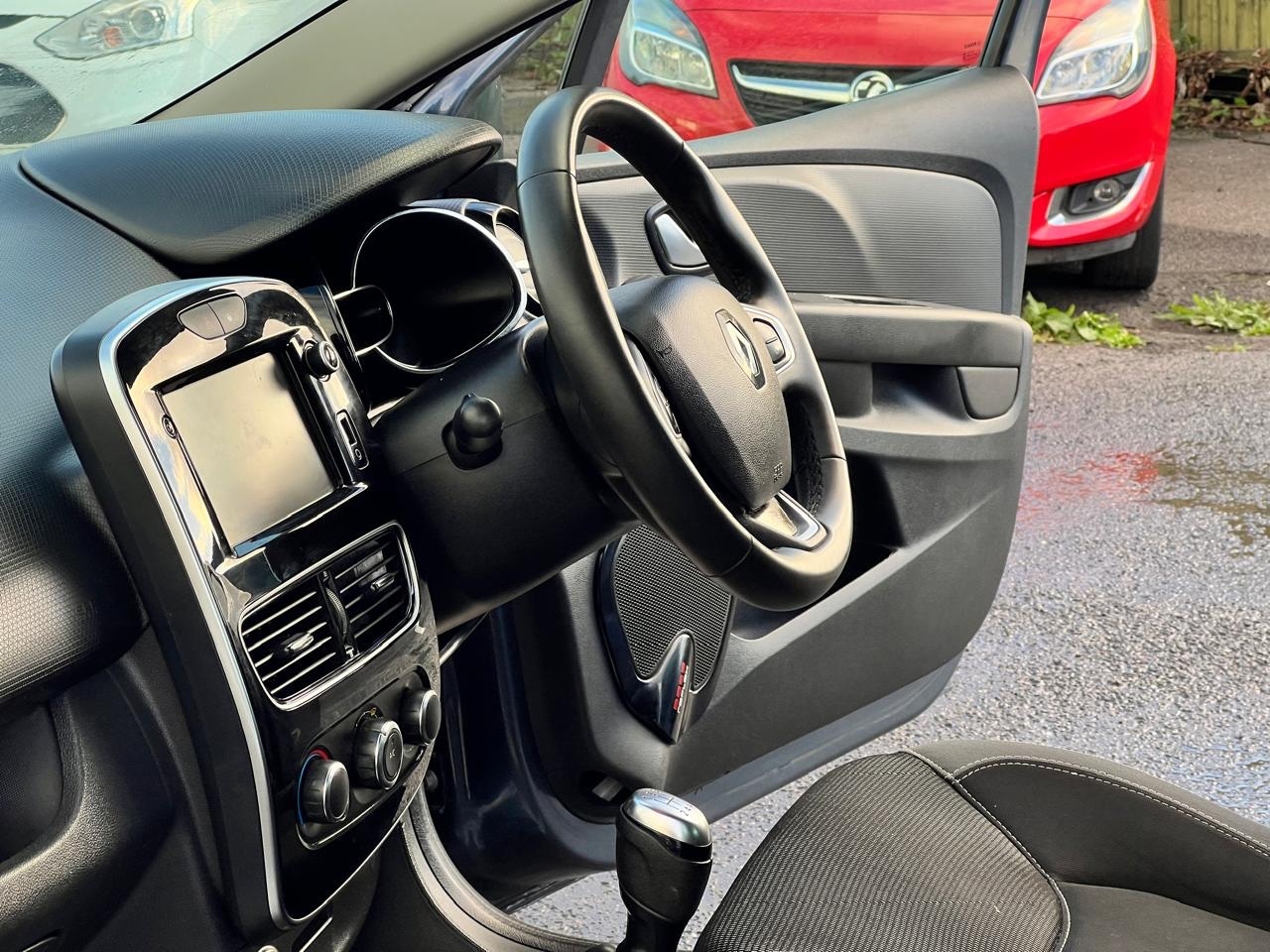 Used Renault Clio 2019 for sale - 76862191: Photo 13