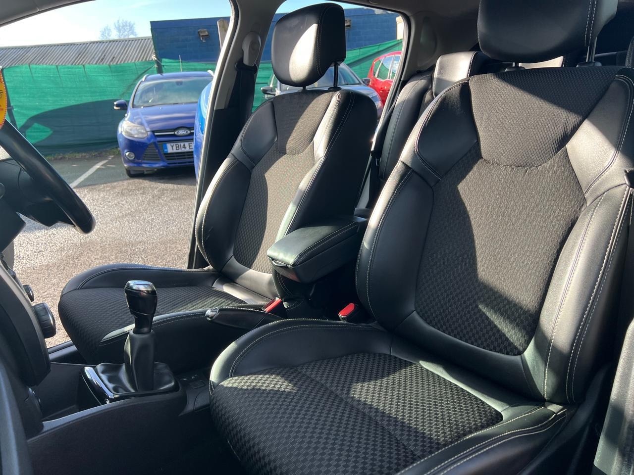 Used Renault Clio 2017 for sale - 77888575: Photo 20