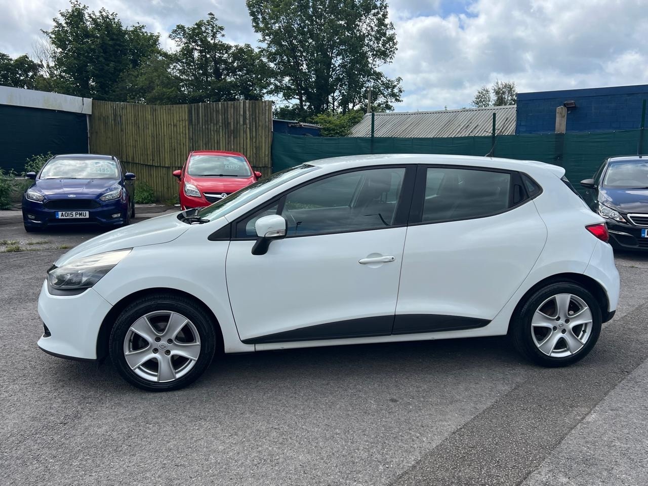 Used Renault Clio 2013 for sale - 76862065: Photo 2