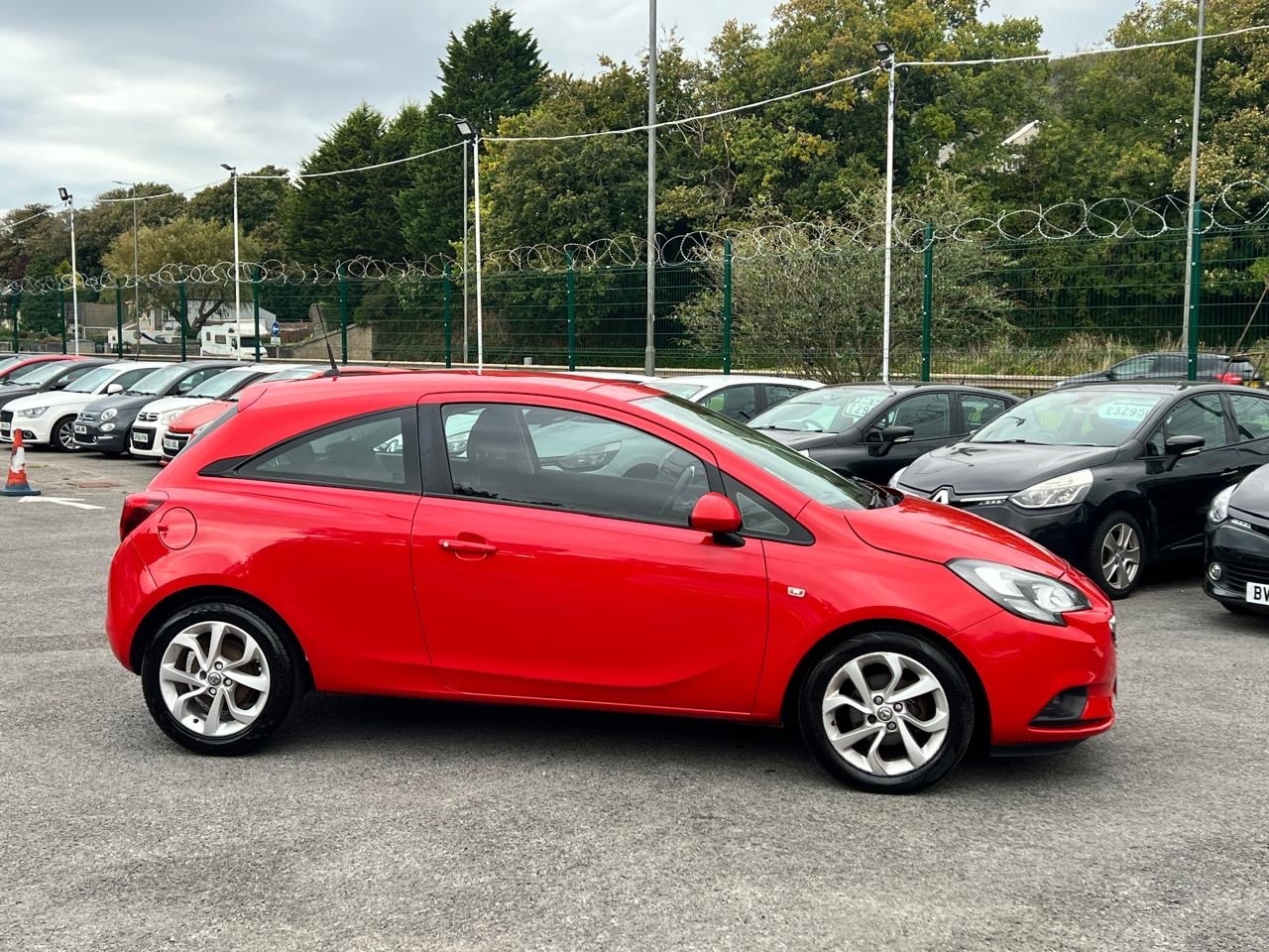 Used Vauxhall Corsa 2015 for sale - 77062232: Photo 2