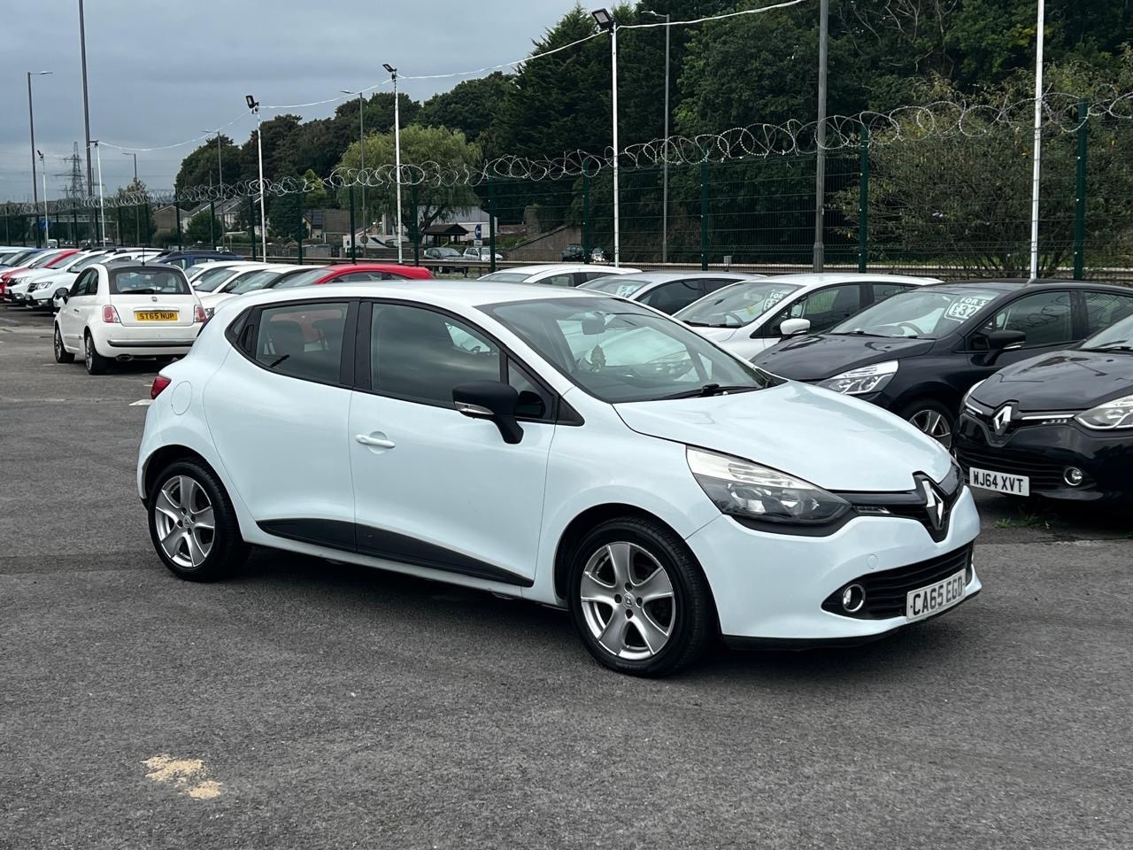 Used Renault Clio 2015 for sale - 76364827: Photo 1