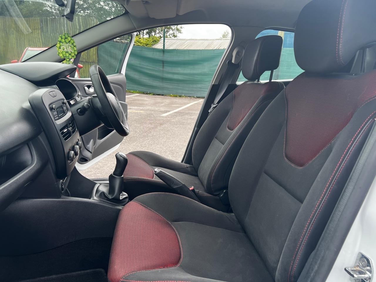 Used Renault Clio 2015 for sale - 76364827: Photo 10