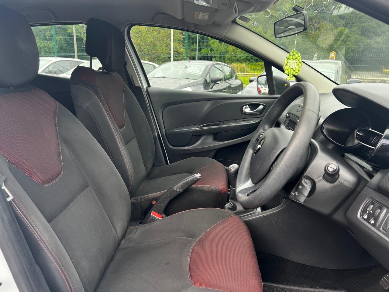 Used Renault Clio 2015 for sale - 76364827: Photo 9