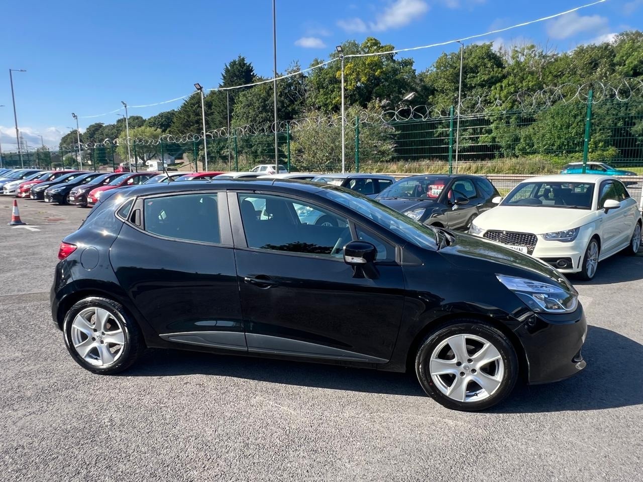 Used Renault Clio 2014 for sale - 76969871: Photo 3