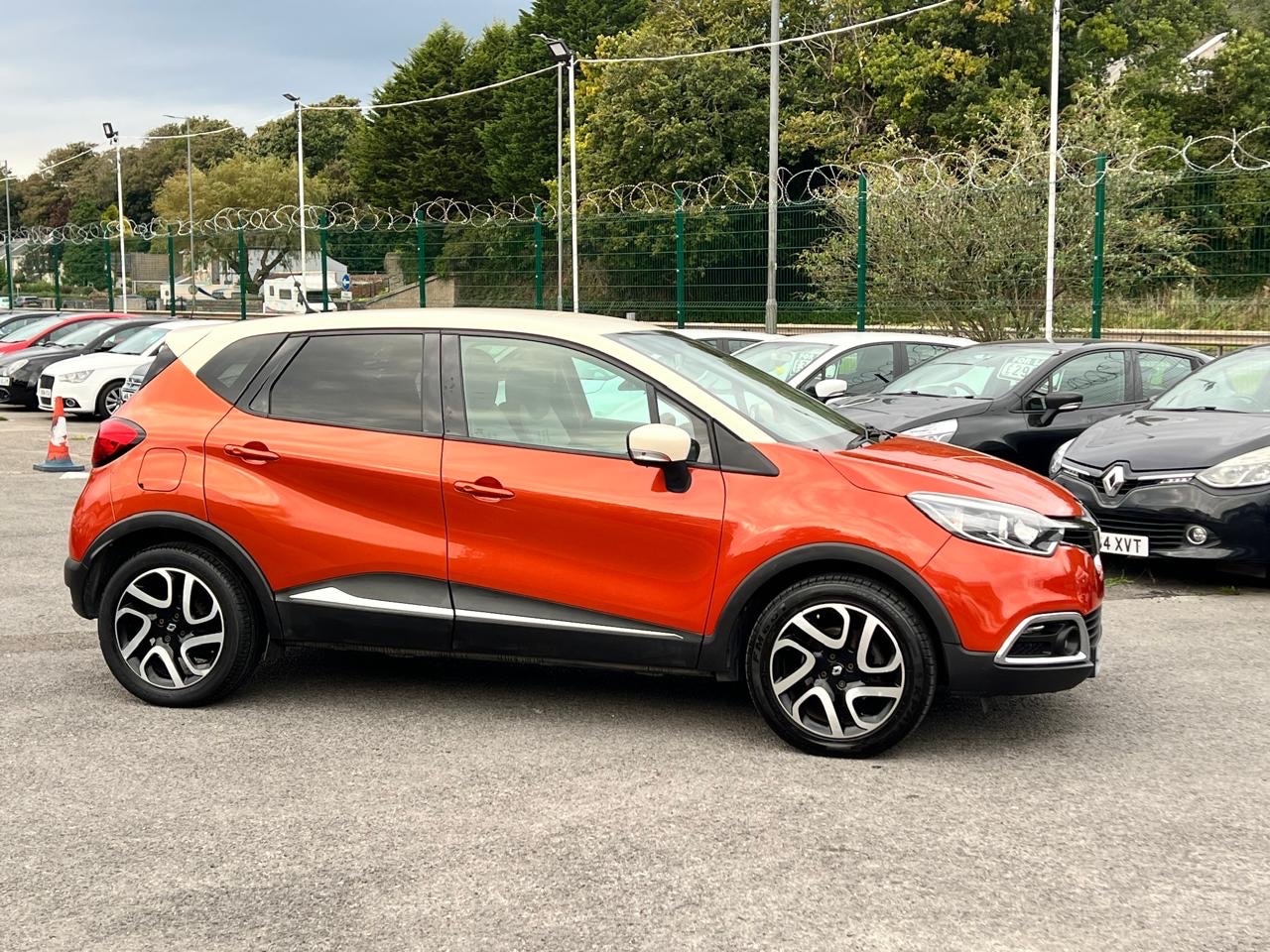 Used Renault Captur 2013 for sale - 76252506: Photo 2