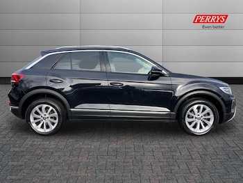 Used Volkswagen T-Roc 2024 for sale - 76892444: Photo